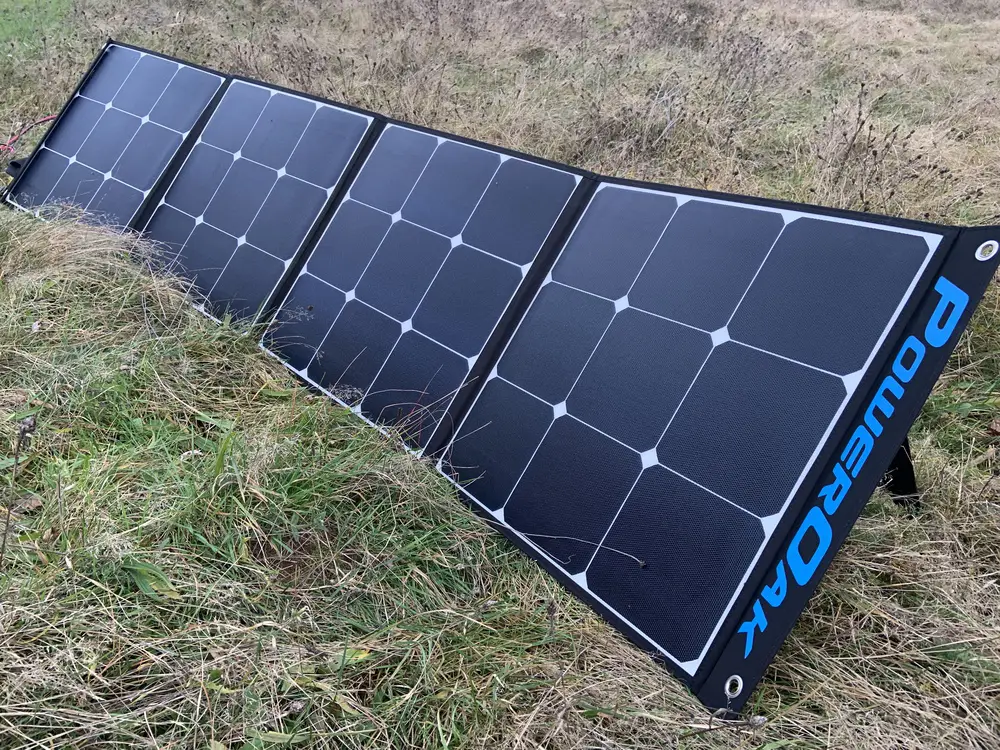 Test de la station de charge Bluetti avec des panneaux solaires